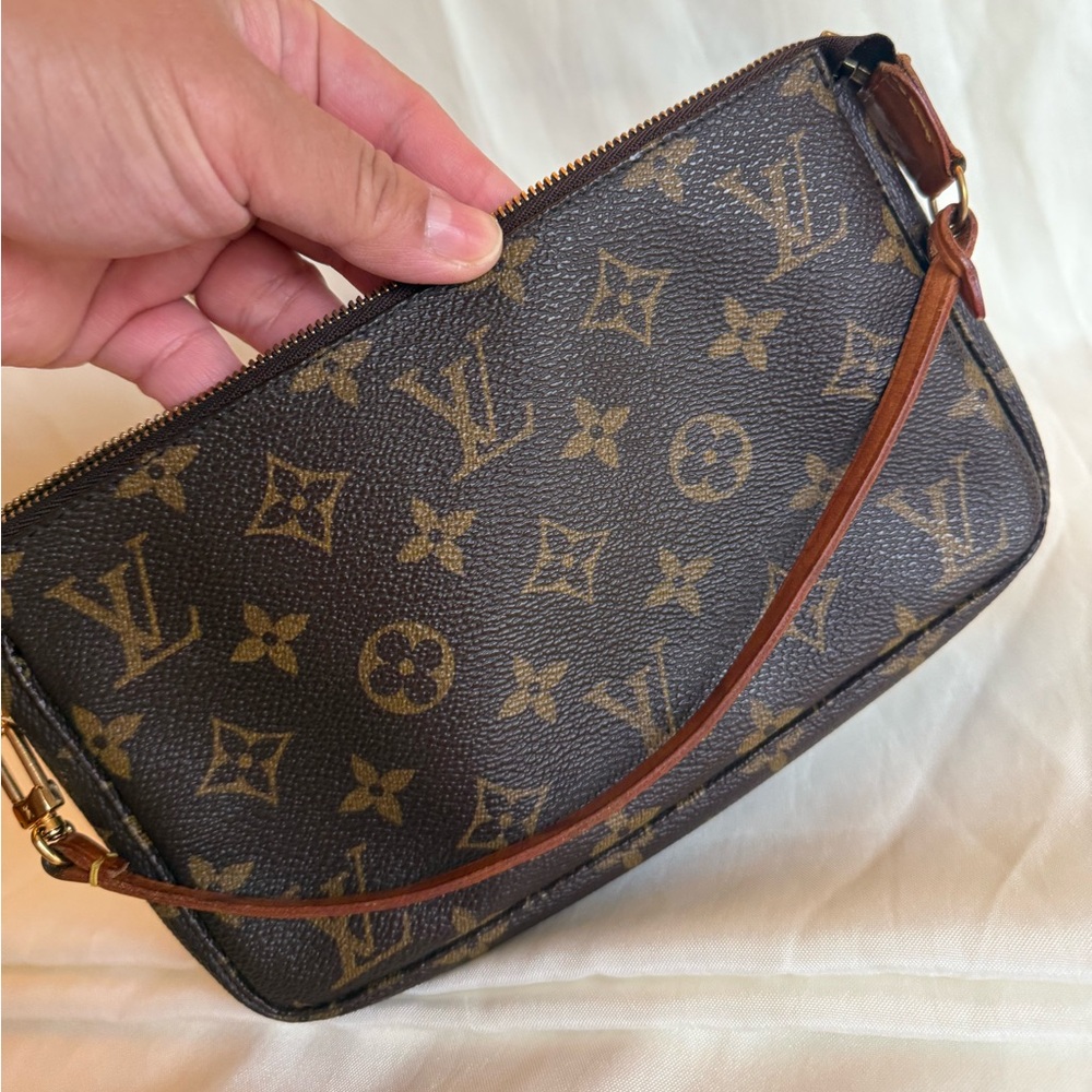 SOLD Louis Vuitton Pochette Accesoires Monogram